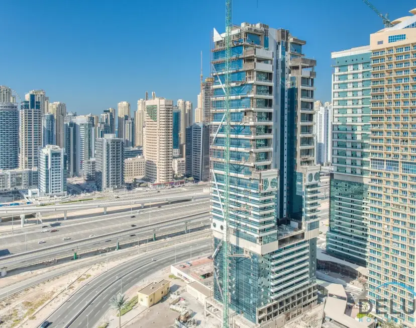 Next to Lake 2-Bedroom Apartment Accessible to Metro — Jumeirah Lake Towers — photo 31