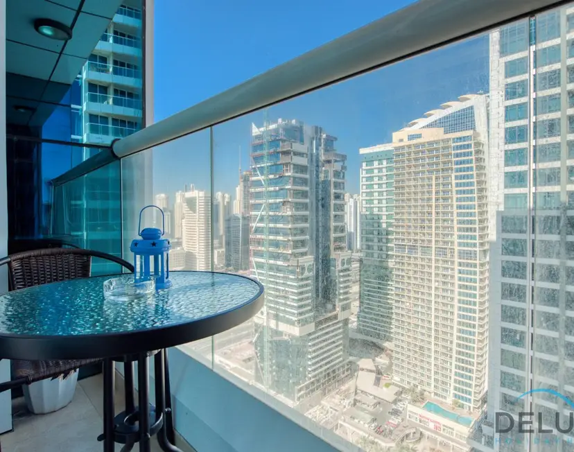 Next to Lake 2-Bedroom Apartment Accessible to Metro — Jumeirah Lake Towers — photo 10