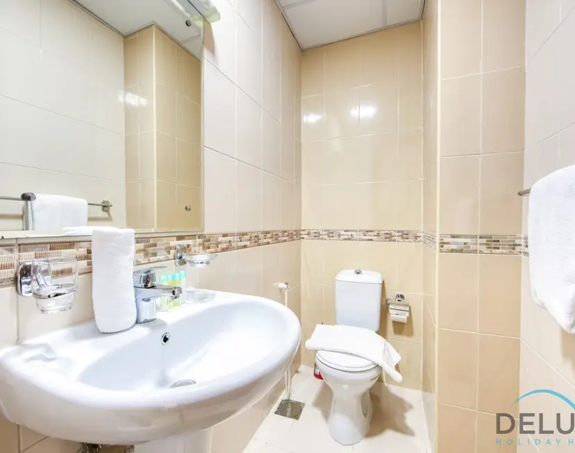 Next to Lake 2-Bedroom Apartment Accessible to Metro — Jumeirah Lake Towers — photo 25