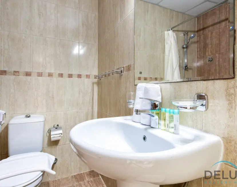 Next to Lake 2-Bedroom Apartment Accessible to Metro — Jumeirah Lake Towers — photo 27