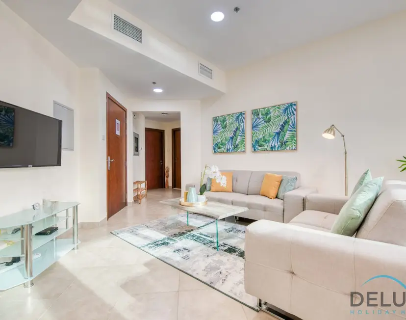 Next to Lake 2-Bedroom Apartment Accessible to Metro — Jumeirah Lake Towers — photo 7