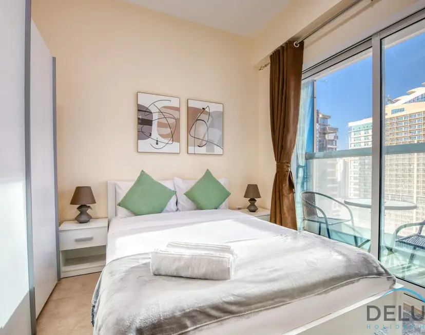 Next to Lake 2-Bedroom Apartment Accessible to Metro — Jumeirah Lake Towers — photo 18