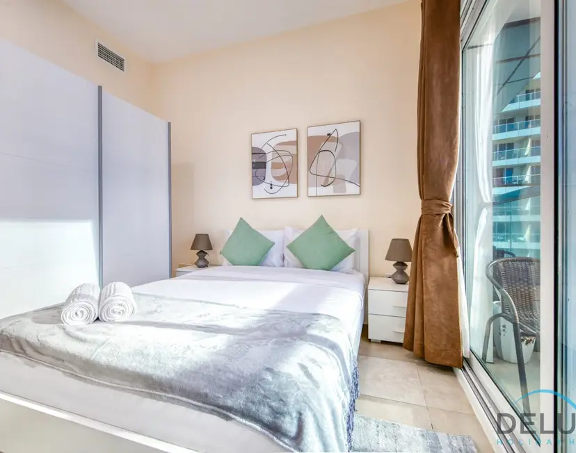 Next to Lake 2-Bedroom Apartment Accessible to Metro — Jumeirah Lake Towers — photo 19