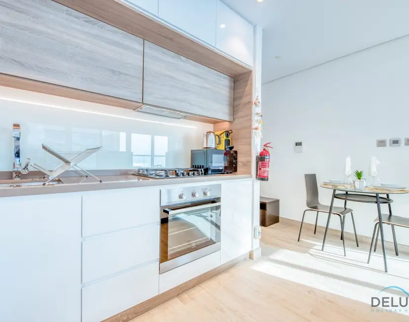 Close to Beach Studio Unit w/ Marina Canal & Sea Views, Studio One — Dubai Marina — photo 14