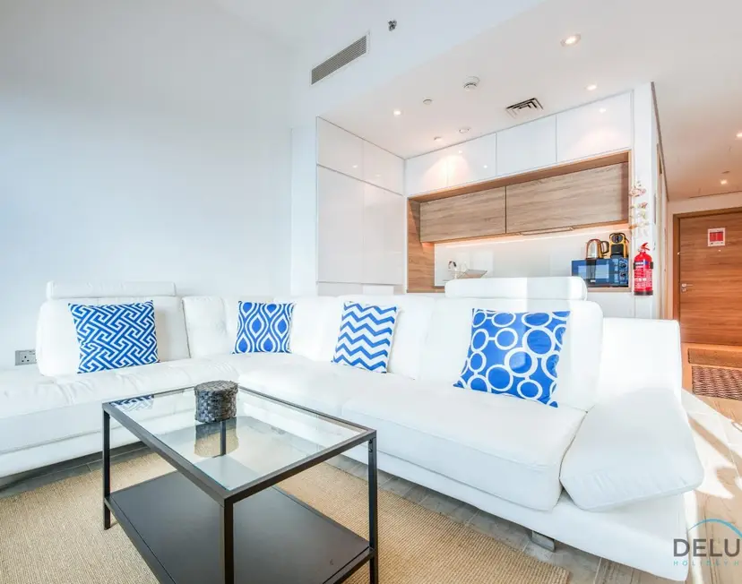 Close to Beach Studio Unit w/ Marina Canal & Sea Views, Studio One — Dubai Marina — photo 3