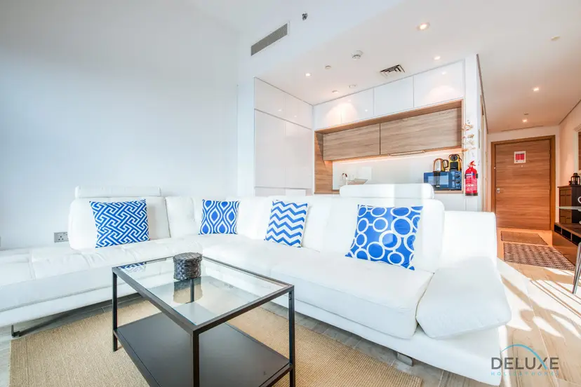 Close to Beach Studio Unit w/ Marina Canal & Sea Views, Studio One — Dubai Marina — photo 1