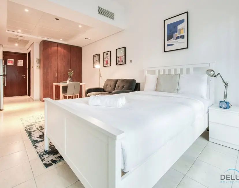 Calm Studio at Lake View Tower JLT — Jumeirah Lake Towers — photo 19