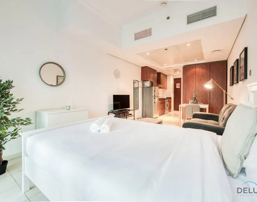 Calm Studio at Lake View Tower JLT — Jumeirah Lake Towers — photo 20