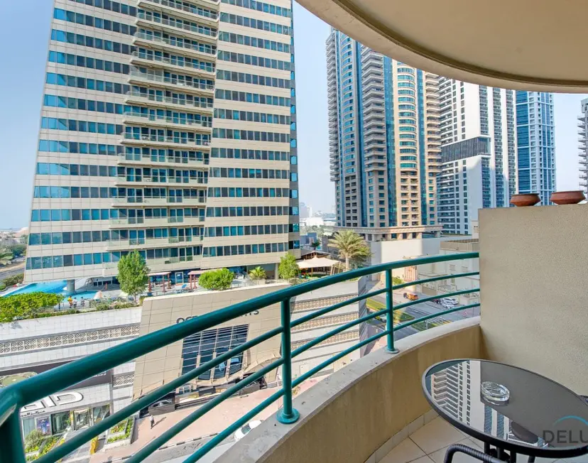 Dazzling 1-Bedroom at Marina Crown — Dubai Marina — photo 9