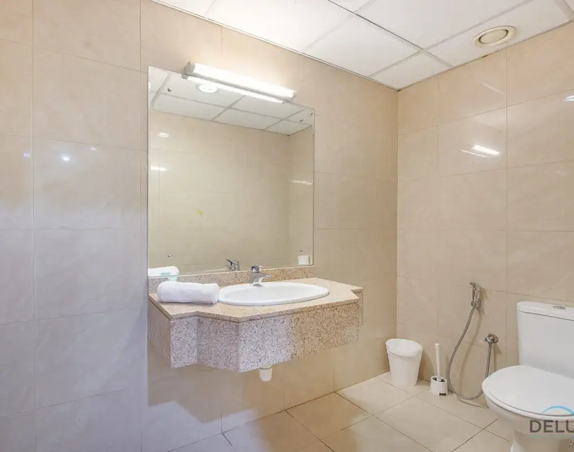 Dazzling 1-Bedroom at Marina Crown — Dubai Marina — photo 12
