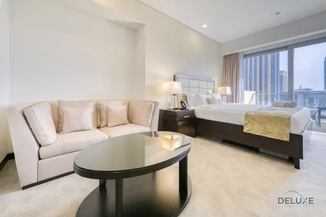 Steps Away From Marina Mall w/ Iconic Marina Canal Views — Dubai Marina