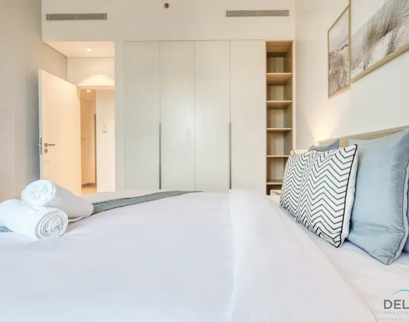 Placid 1-Bedroom at La Cote 5, Jumeirah — La Mer — photo 25