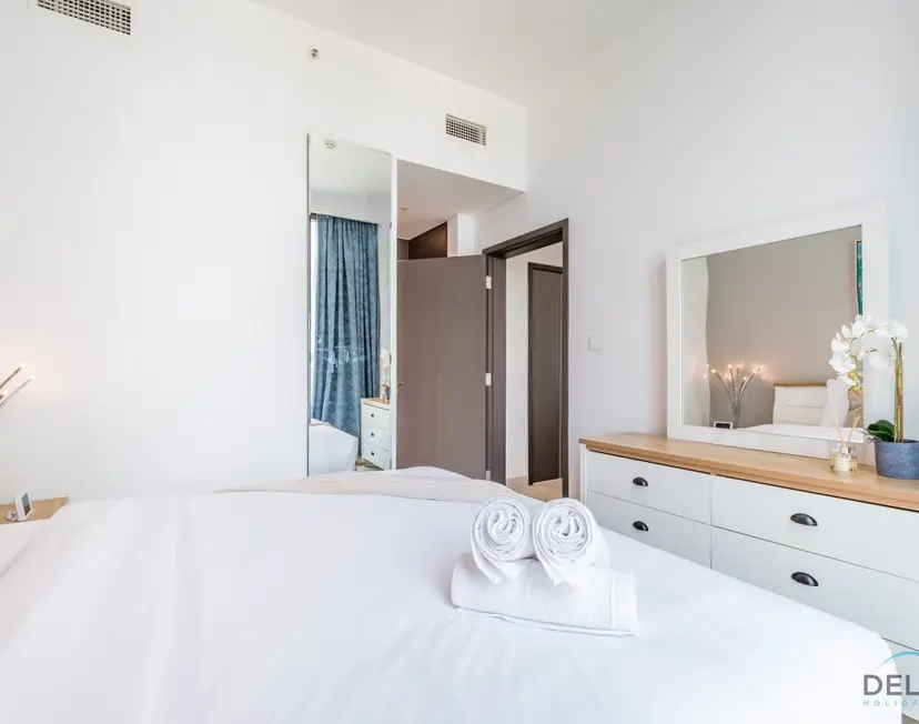 Charming 1-Bedroom Apartment — Downtown Dubai — photo 25
