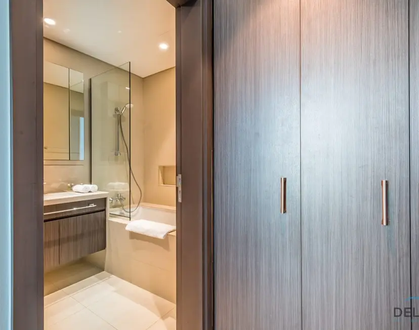 Charming 1-Bedroom Apartment — Downtown Dubai — photo 27