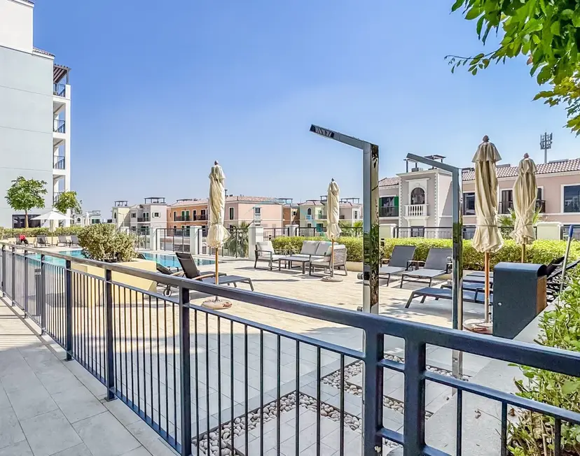Urban Beachside 2-Bedroom with a Glimpse of Burj Khalifa — La Mer — photo 35