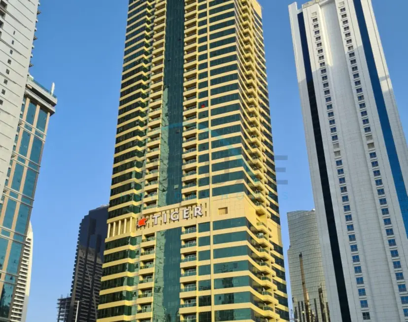 Chic Waterfront Location with Direct Metro Access and a Glimpse of Ain — Jumeirah Lake Towers — photo 12