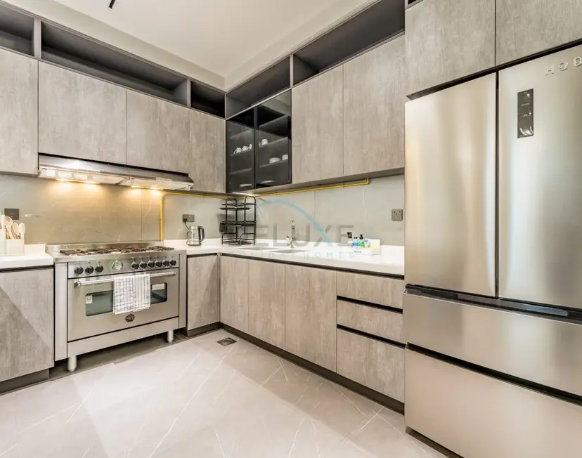 Luxurious High-Floor 3-Bedroom with Assistant Room — Jumeirah Lake Towers — photo 9