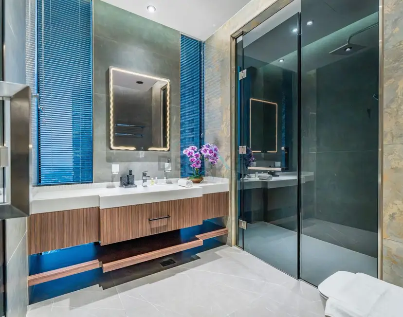 Luxurious High-Floor 3-Bedroom with Assistant Room — Jumeirah Lake Towers — photo 20