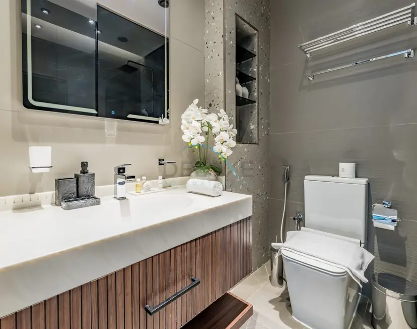 Luxurious High-Floor 3-Bedroom with Assistant Room — Jumeirah Lake Towers — photo 23