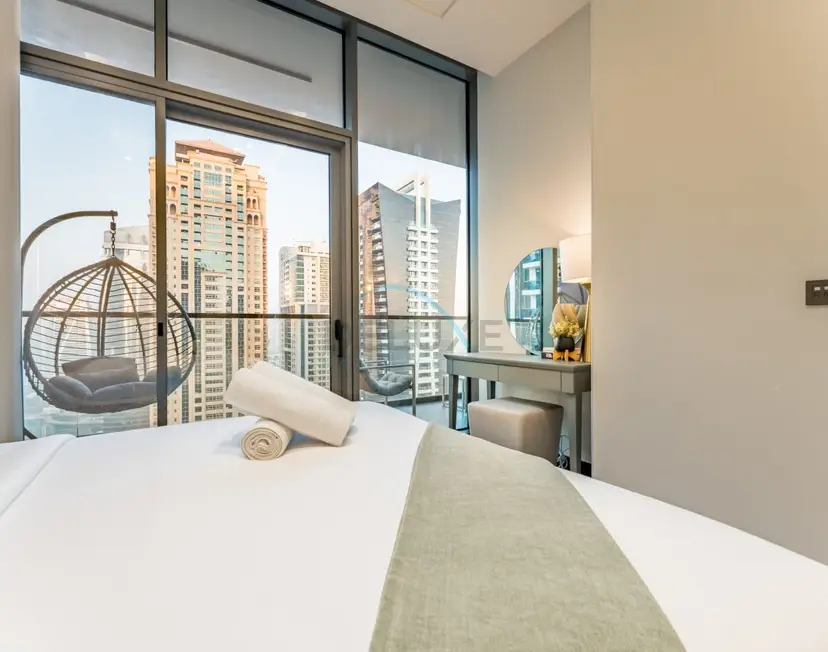 Luxurious High-Floor 3-Bedroom with Assistant Room — Jumeirah Lake Towers — photo 25