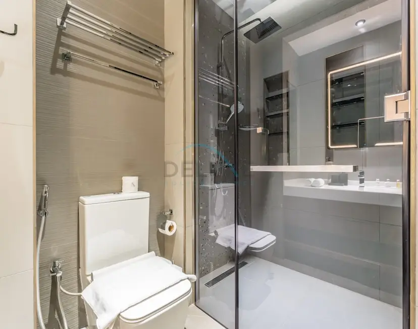 Luxurious High-Floor 3-Bedroom with Assistant Room — Jumeirah Lake Towers — photo 39