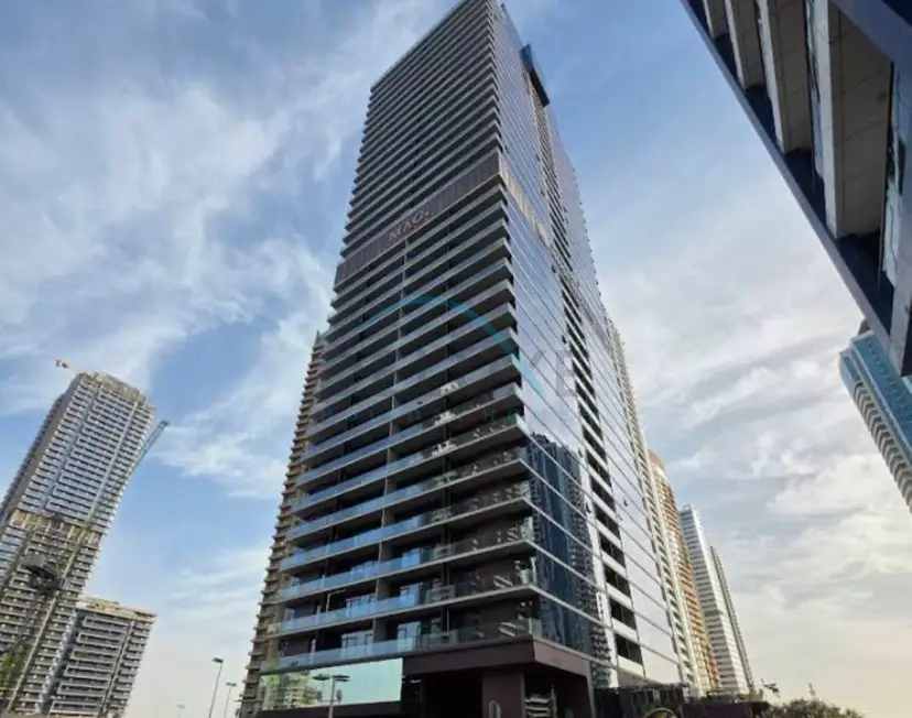 Luxurious High-Floor 3-Bedroom with Assistant Room — Jumeirah Lake Towers — photo 32