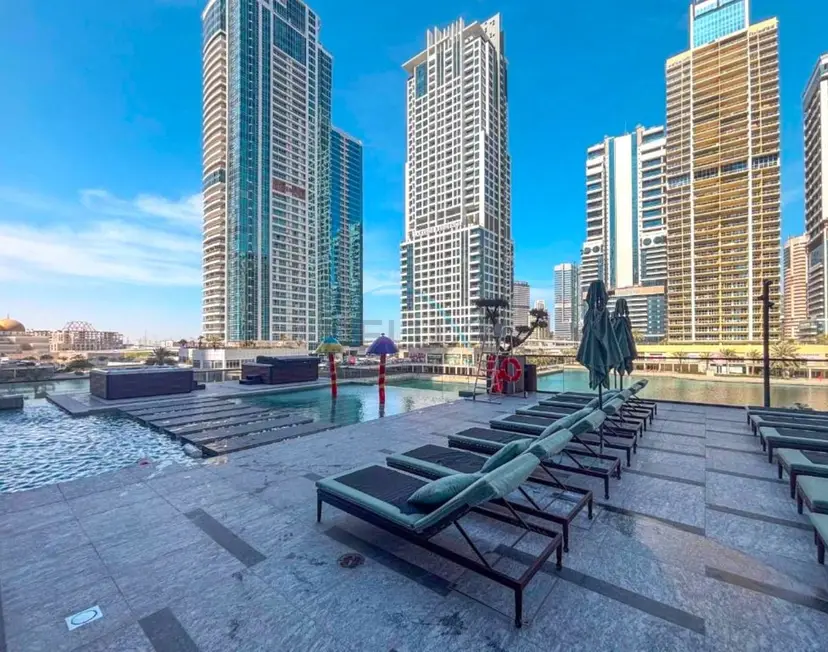 Luxurious High-Floor 3-Bedroom with Assistant Room — Jumeirah Lake Towers — photo 37