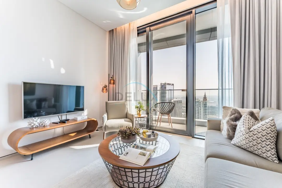 Балкон с видом на марину и частичным видом на море — Jumeirah Beach Residence
