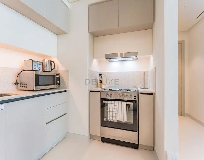 Prime Waterfront Living with Partial Sea Views, Just a Short Drive — Emaar Beachfront — photo 10