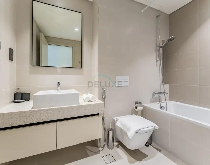 Prime Waterfront Living with Partial Sea Views, Just a Short Drive — Emaar Beachfront — photo 19