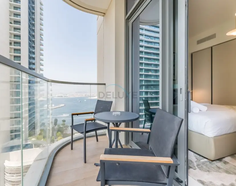Prime Waterfront Living with Partial Sea Views, Just a Short Drive — Emaar Beachfront — photo 5