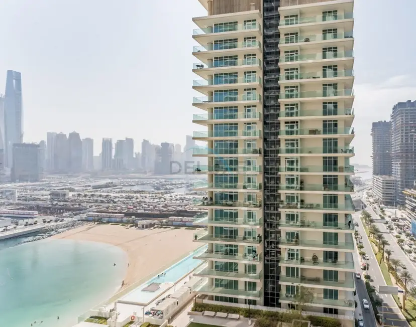 Prime Waterfront Living with Partial Sea Views, Just a Short Drive — Emaar Beachfront — photo 25