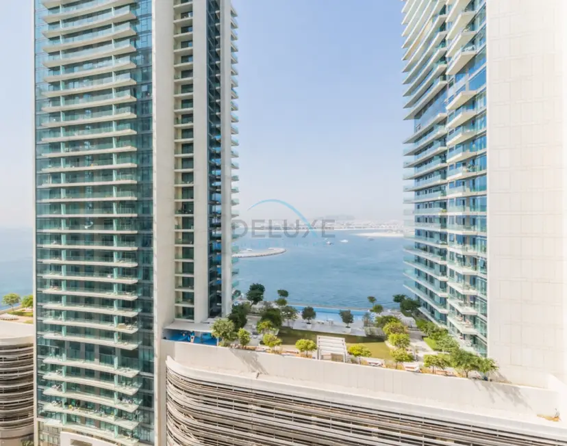 Prime Waterfront Living with Partial Sea Views, Just a Short Drive — Emaar Beachfront — photo 26