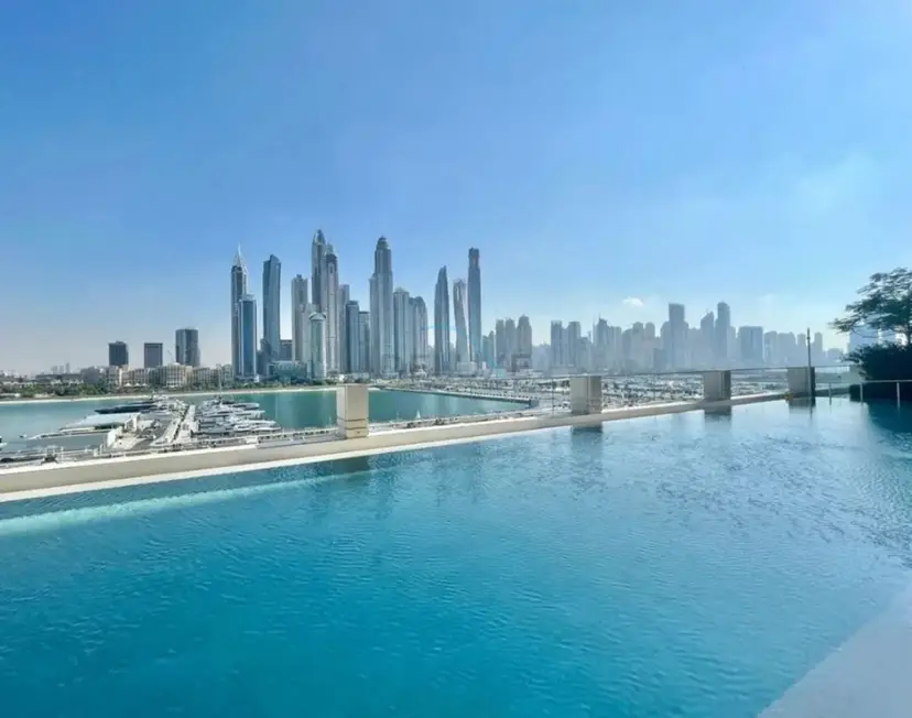 Prime Waterfront Living with Partial Sea Views, Just a Short Drive — Emaar Beachfront — photo 6