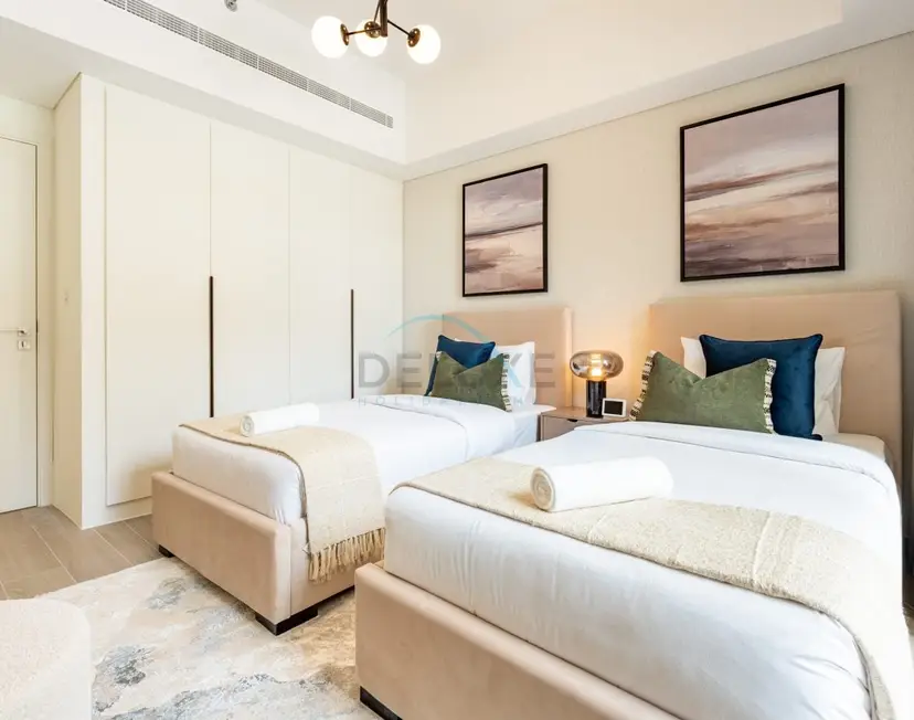 Chic 2-Bedroom Retreat with Assistant Room — Jumeirah — photo 32