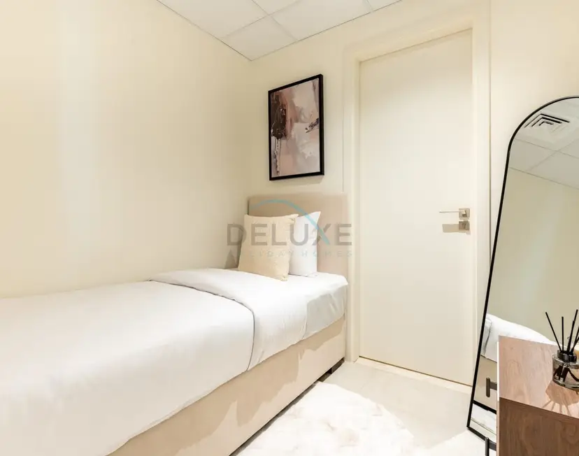 Chic 2-Bedroom Retreat with Assistant Room — Jumeirah — photo 35