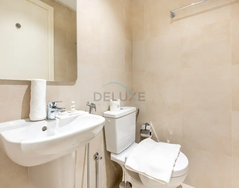 Chic 2-Bedroom Retreat with Assistant Room — Jumeirah — photo 37